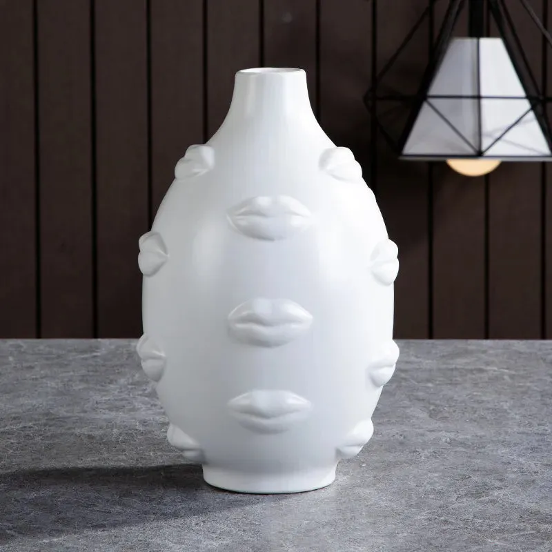 Lip Lock Vase